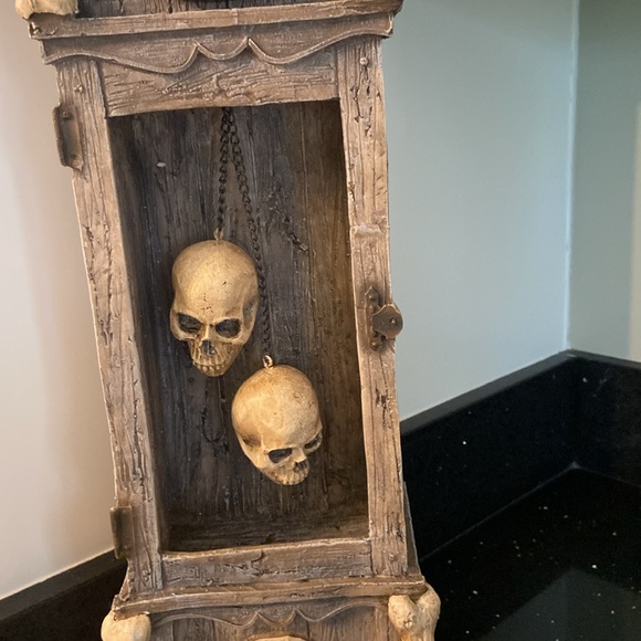 26” Grandin Road Skeleton Skulls Tabletop Grandfather Lit Clock Spooky Halloween - Picture 12 of 17